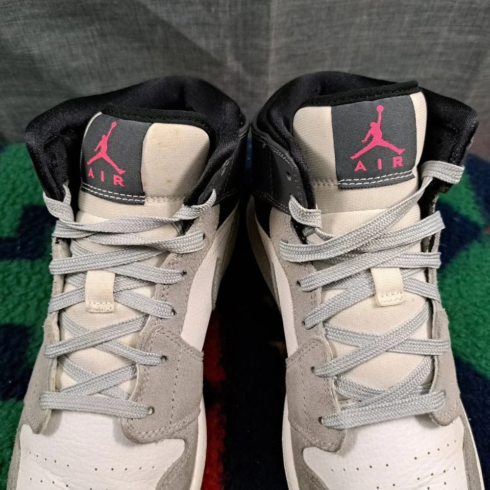%Air Jordan 1 Mid White Grey Hyper Pink Size 7Y / AJ10 - Picture 12 of 12